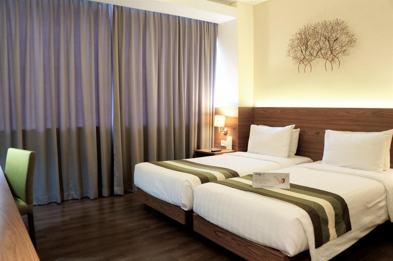 Grand Whiz Poins Simatupang Jakarta Exterior foto