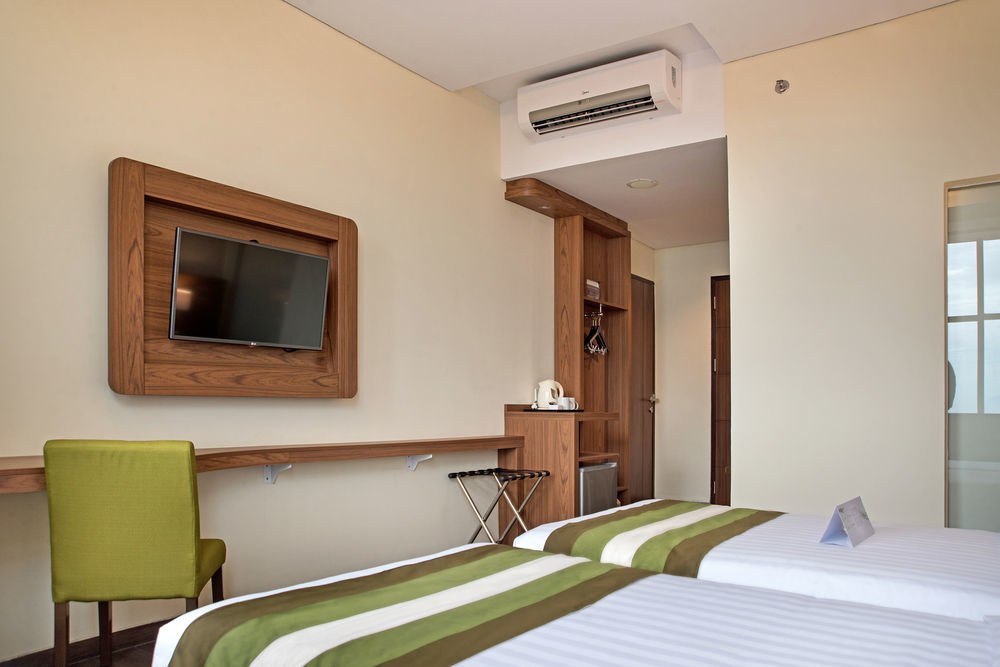 Grand Whiz Poins Simatupang Jakarta Exterior foto
