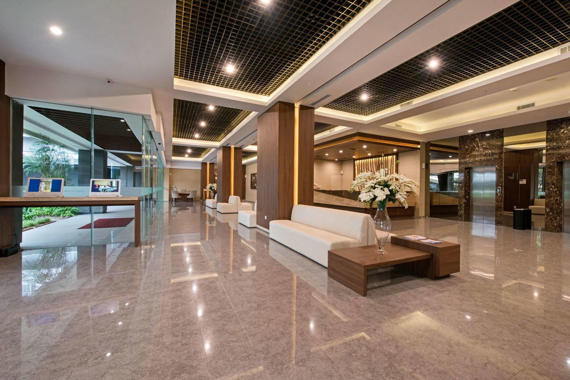 Grand Whiz Poins Simatupang Jakarta Exterior foto
