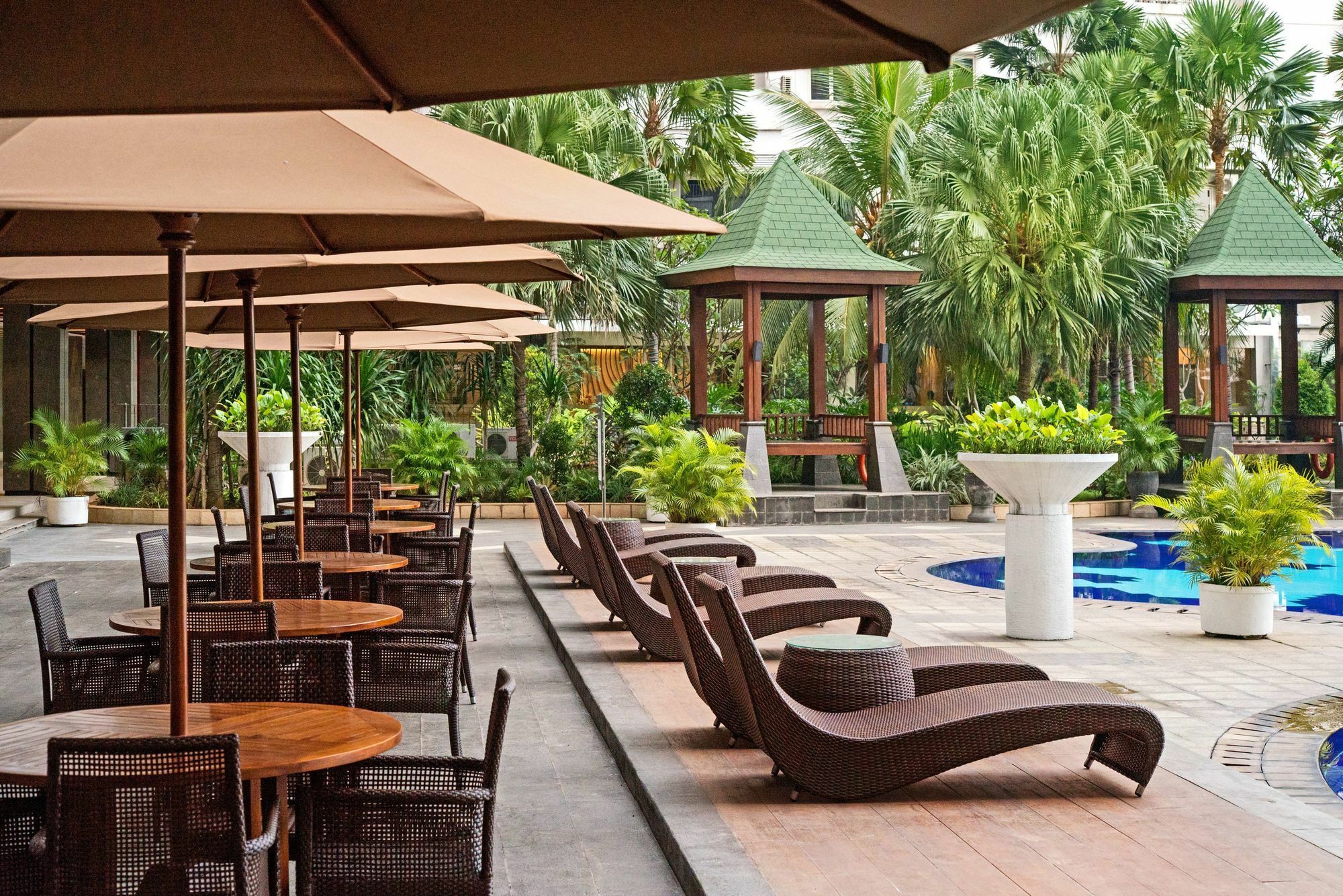 Grand Whiz Poins Simatupang Jakarta Exterior foto